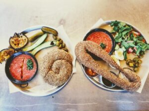 עספורה עגלת קפה תמונה של צלחת בייגל