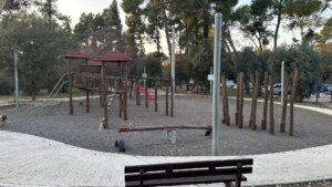 קפה על הקצה טבעון תמונה של גן שעשועים