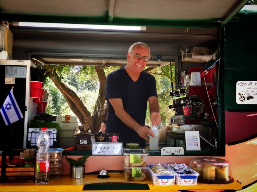 עגלת קפה קפה על הקצה טבעון סיפור