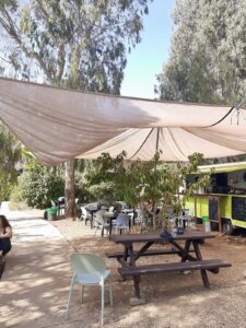 אלקע בר עגלת קפה תמונה של מסביב לעגלה