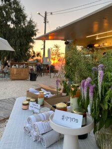 עגלת קפה פלורין תמונה מהצד