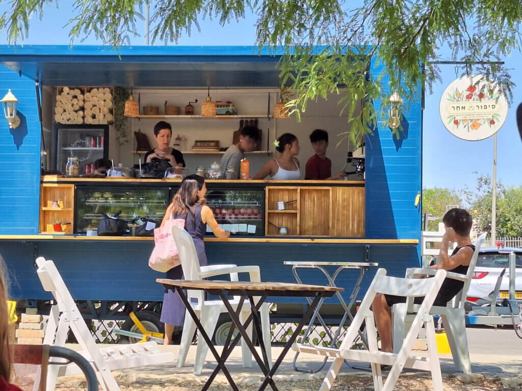 סיפור אחר עגלת קפה גבעות בר תמונה של העגלה