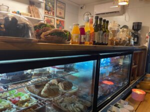 סיפור אחר עגלת קפה גבעות בר תמונה של הויטרינה