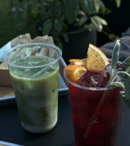 טראקולינרי עגלת קפה רמת השרון תמונה של כוסות שתיה
