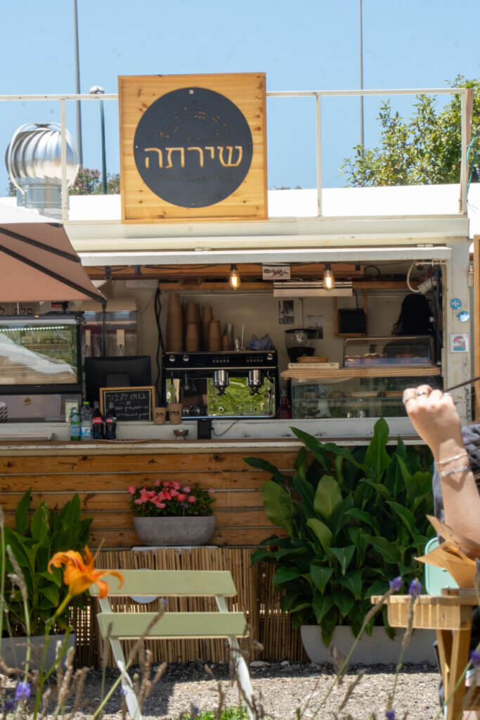 עגלת קפה שירתה פתח תקווה תמונה של העגלה