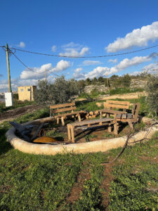 עגלה בשדה עגלת קפה שדה אפרים תמונה של מרחב ישיבה