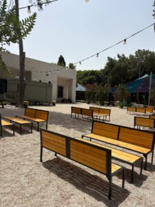 אוליבר בניה עגלת קפה מושב בניה תמונה של מקומות ישיבה