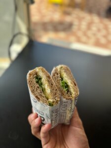 עגלת קפה קפה בת שבע פארק השרון יבנה תמונה של כריך חצוי ל2