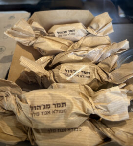 האוטובוס עגלת קפה אורנית תמונה של ממתק תמרים