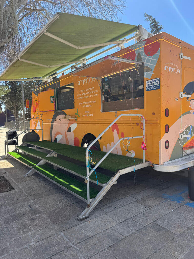 הפודטראק של פסטטריה עגלת קפה בירושלים תמונה של העגלה