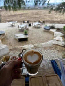 הישראליות עגלת קפה דברת תמונה של קפה עם הנוף